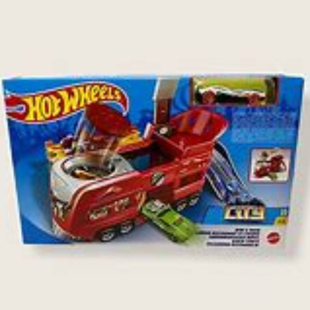 HOT wheels dine and dash set,  sealed